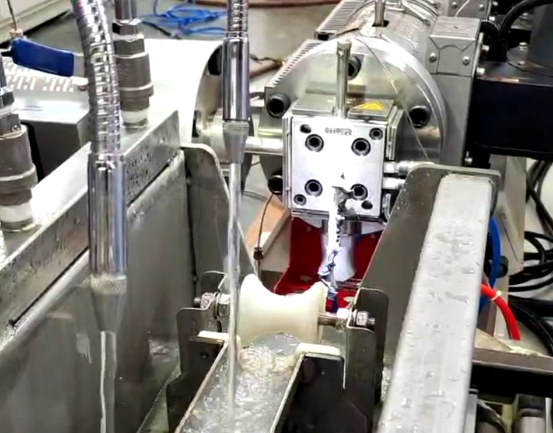 Pruebas de máquinas de extrusión de perfiles pequeños