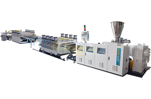 Línea de extrusión de tableros de revestimiento o semirrevestimiento de PVC/WPC