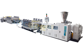 Línea de extrusión de tableros de revestimiento o semirrevestimiento de PVC/WPC